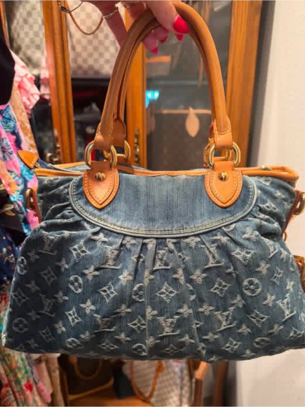 Year: 2007- Neo cabby MM
‼️💯Authentic LOUIS VUITTON Denim Neo Cabby MM in Blue.